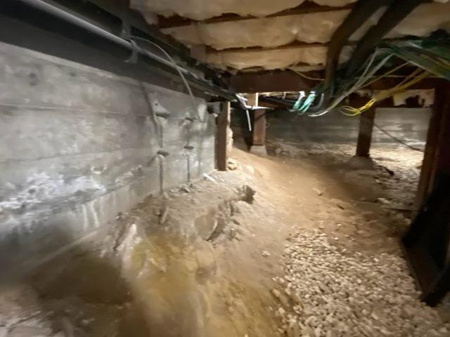 Cleanspace & French Drains Crawlspace - Before Photo