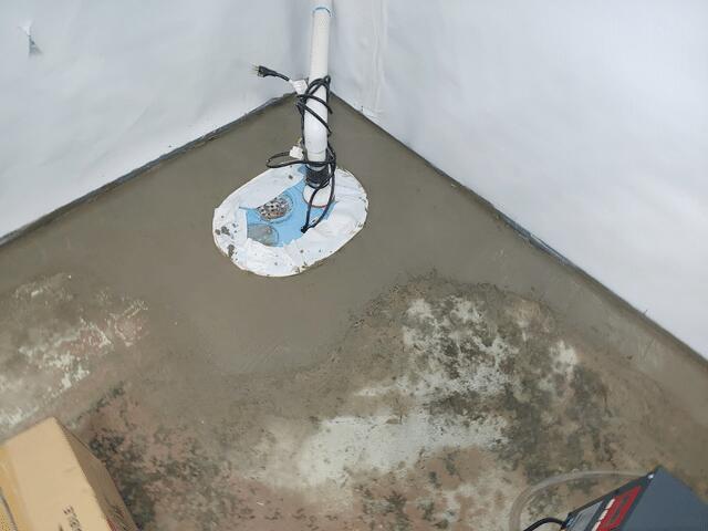 Sump pump with the wall liner