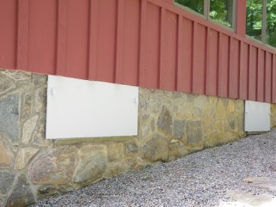 Airtight crawl space doors in
